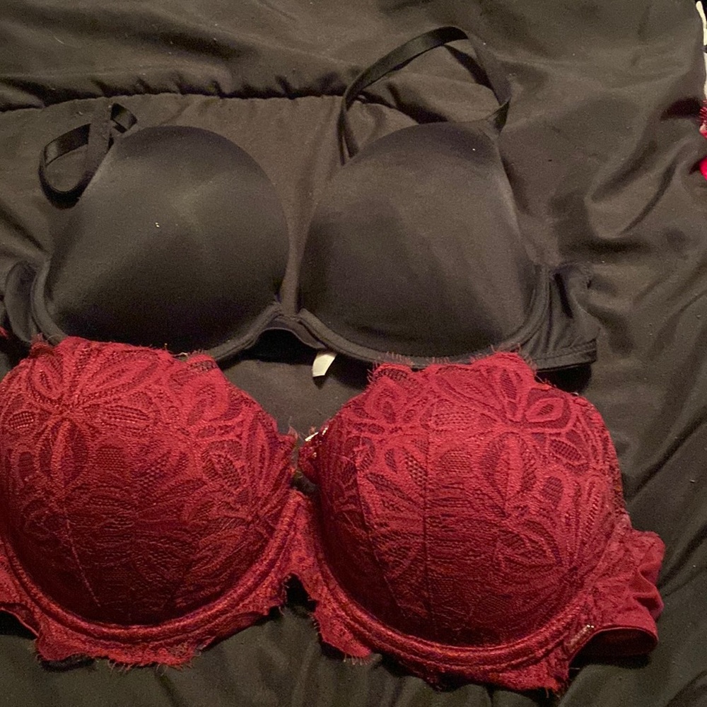 Victoria’s Secret pink bras
